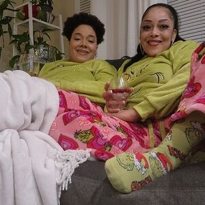 Green And Pink The Grinch Fleece Pajama Set Size M